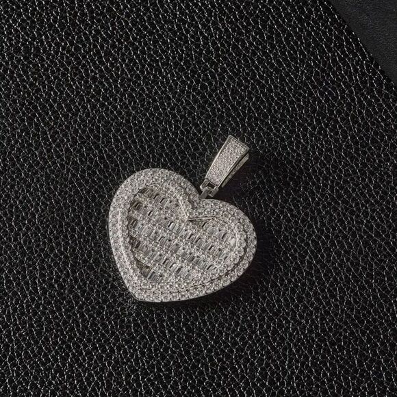 Elegant Silver Heart Zirconia Pendant with Chain Necklace - Picture 3 of 4